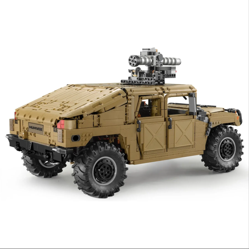 CaDA C61036 HUMVEE OFF-ROAD VEHICLE
