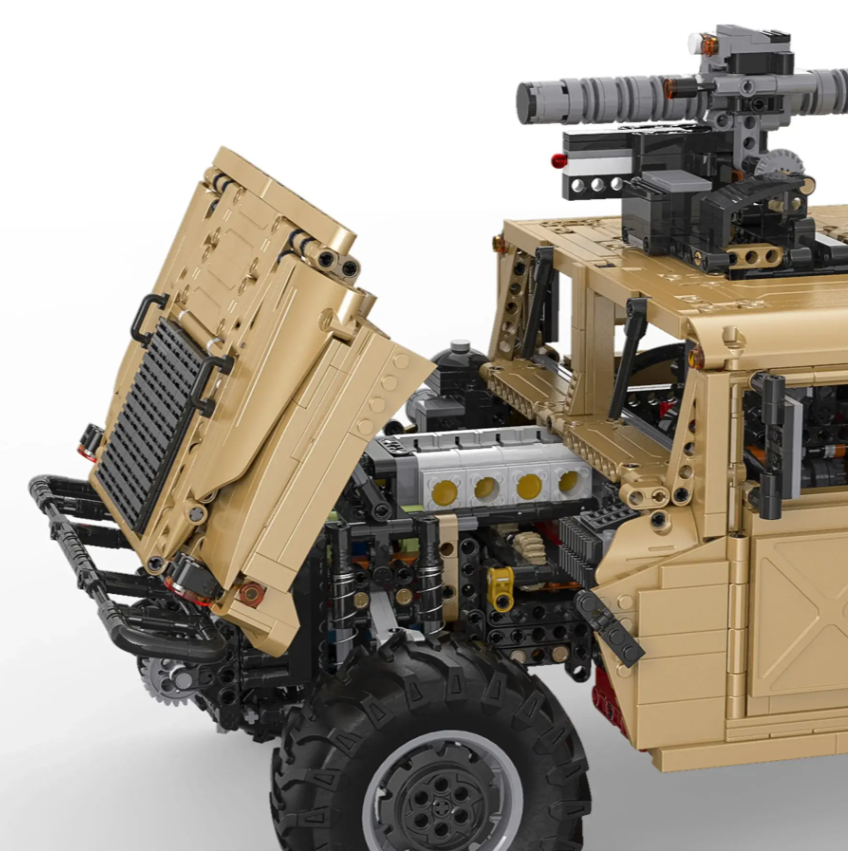 CaDA C61036 HUMVEE OFF-ROAD VEHICLE